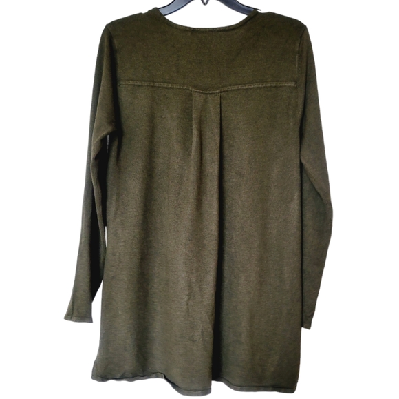 Chelsea & Theodore Olive High-Low Lightweight Crewneck Sweater - Picture 2 of 5